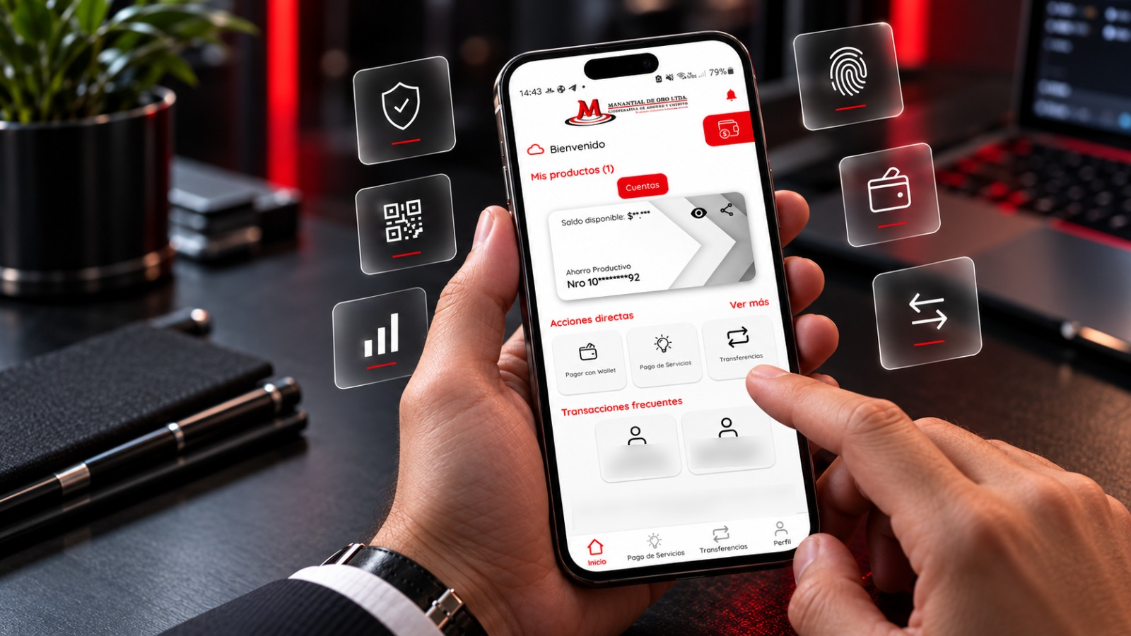 Socio usando ManantiApp en su teléfono celular